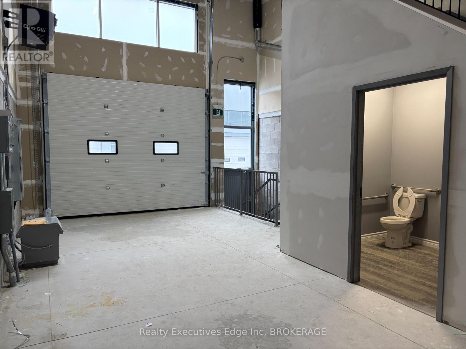 5266 Solar Drive, Mississauga, Ontario  L4W 0G7 - Photo 5 - W11890668