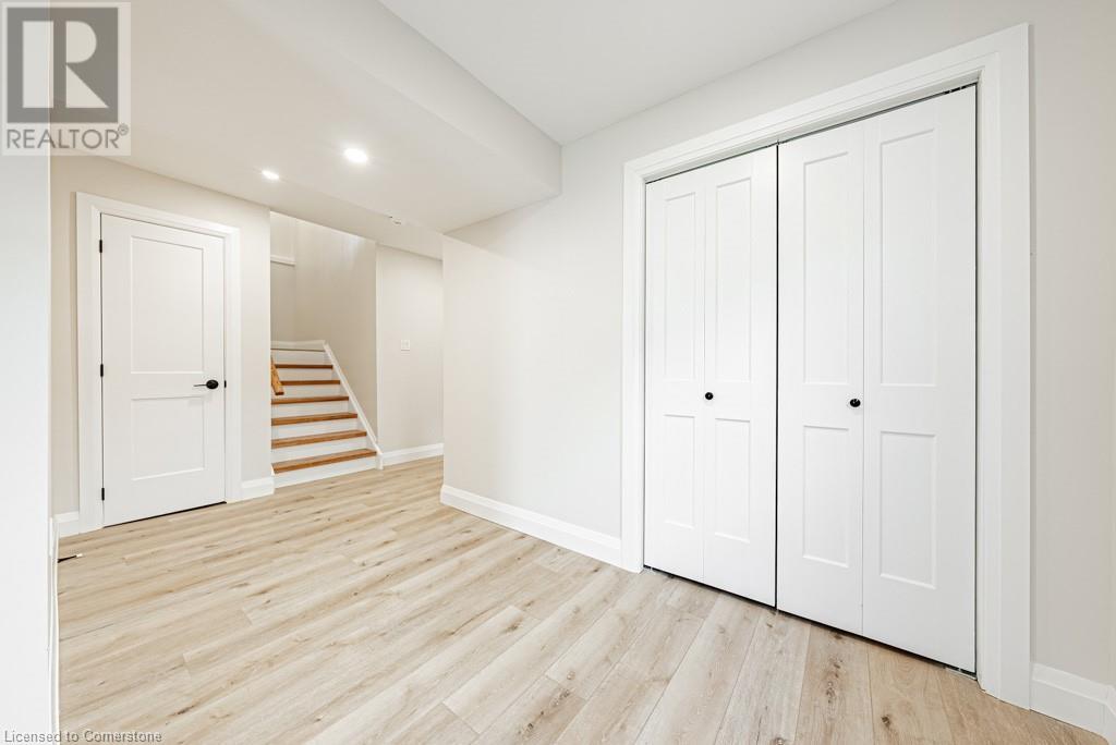 2168 Fairchild Boulevard, Burlington, Ontario  L7P 3E4 - Photo 4 - 40686249