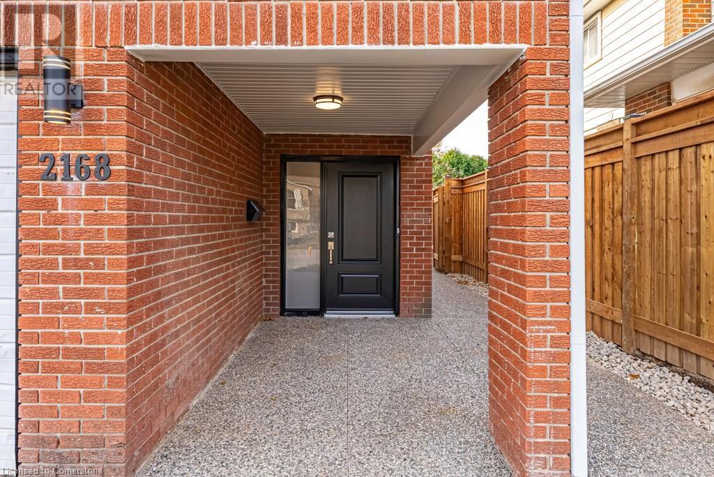 2168 Fairchild Boulevard, Burlington, Ontario  L7P 3E4 - Photo 2 - 40686249
