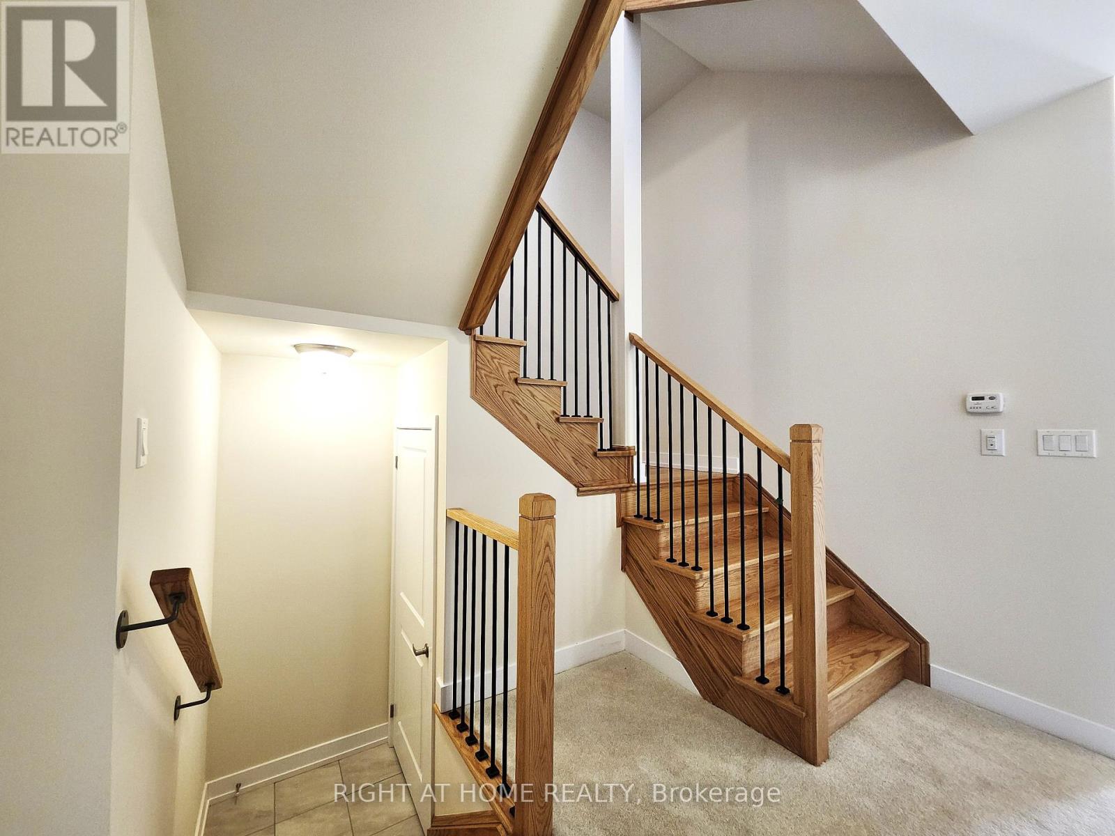 3043 Meadowridge Drive, Oakville, Ontario  L6H 7Z5 - Photo 7 - W11893549