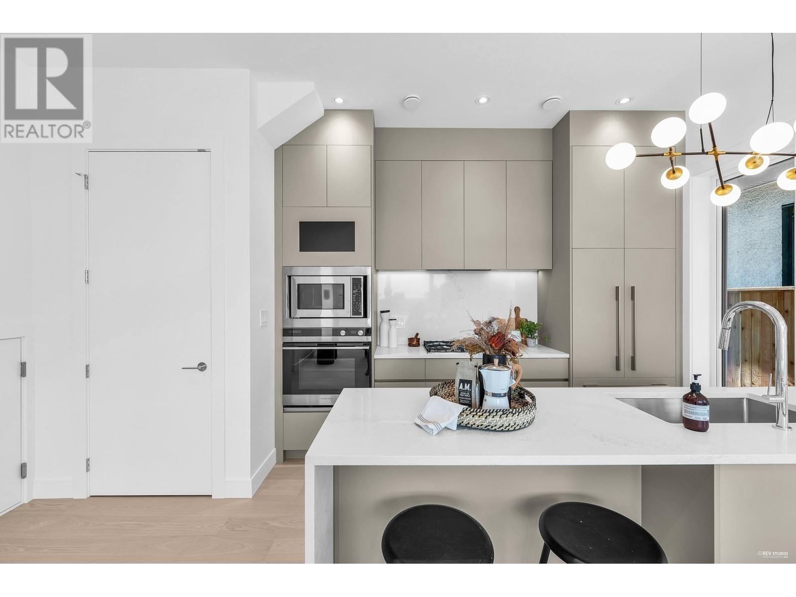 Listing Picture 11 of 34 : 1 927 E 63RD AVENUE, Vancouver / 溫哥華 - 魯藝地產 Yvonne Lu Group - MLS Medallion Club Member