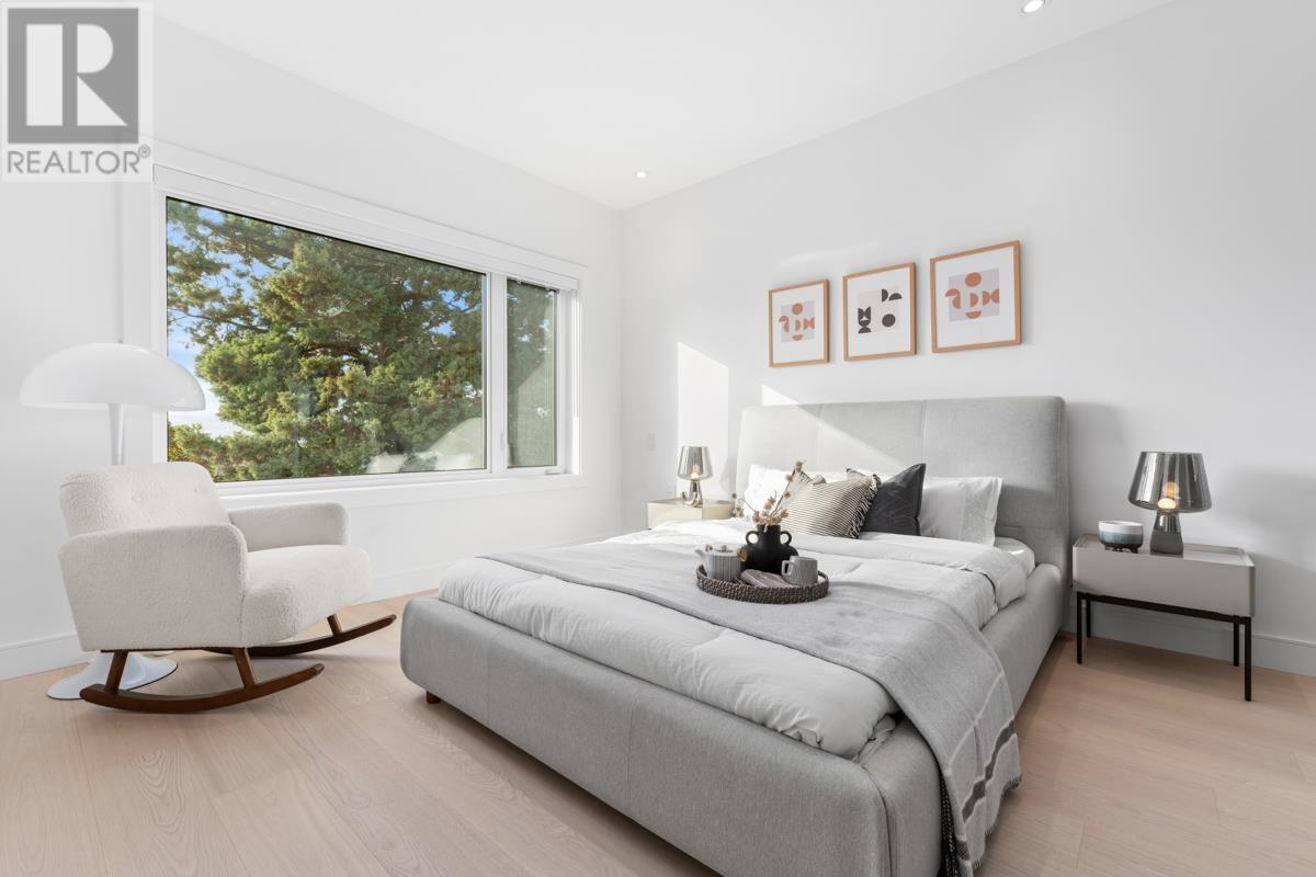 Listing Picture 16 of 34 : 1 927 E 63RD AVENUE, Vancouver / 溫哥華 - 魯藝地產 Yvonne Lu Group - MLS Medallion Club Member