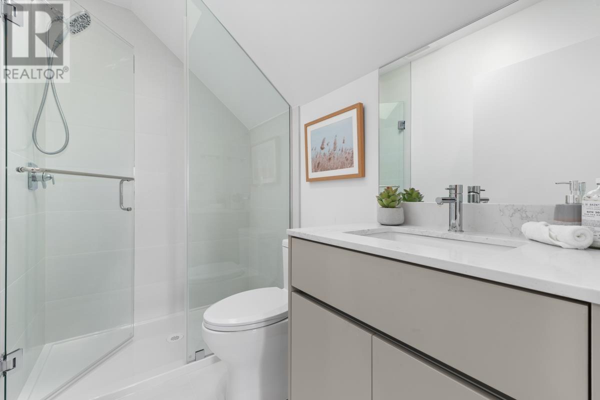 Listing Picture 25 of 34 : 1 927 E 63RD AVENUE, Vancouver / 溫哥華 - 魯藝地產 Yvonne Lu Group - MLS Medallion Club Member