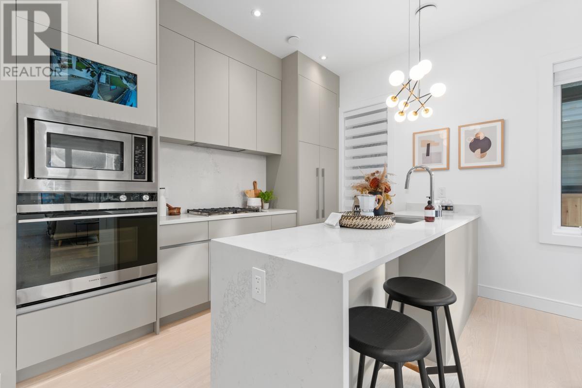 Listing Picture 9 of 34 : 1 927 E 63RD AVENUE, Vancouver / 溫哥華 - 魯藝地產 Yvonne Lu Group - MLS Medallion Club Member