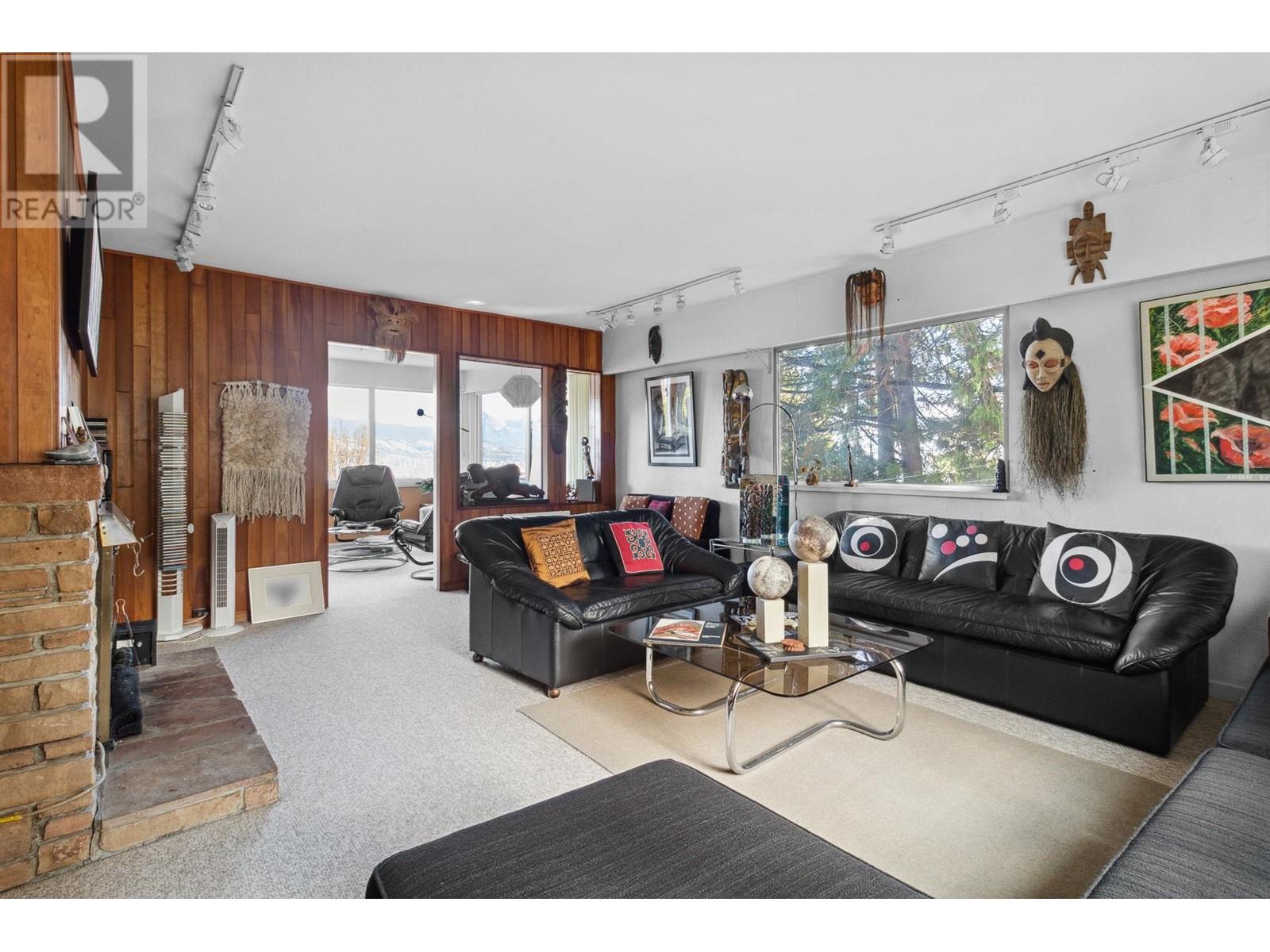 Property at 4557 W 4TH AVENUE image 3