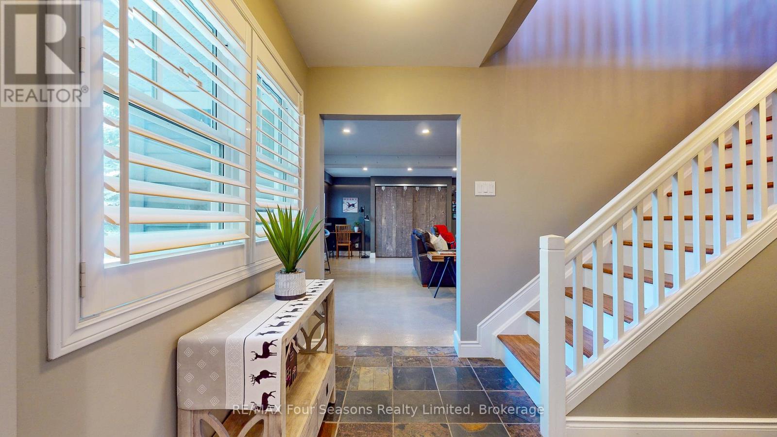 108 Liisa's Lane, Blue Mountains, Ontario  L9Y 0M3 - Photo 4 - X11906294