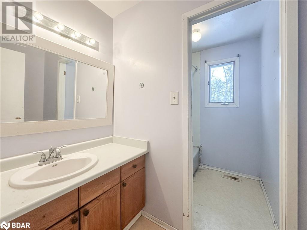 48 Redfern Avenue, Barrie, Ontario  L4N 9G3 - Photo 11 - 40686030