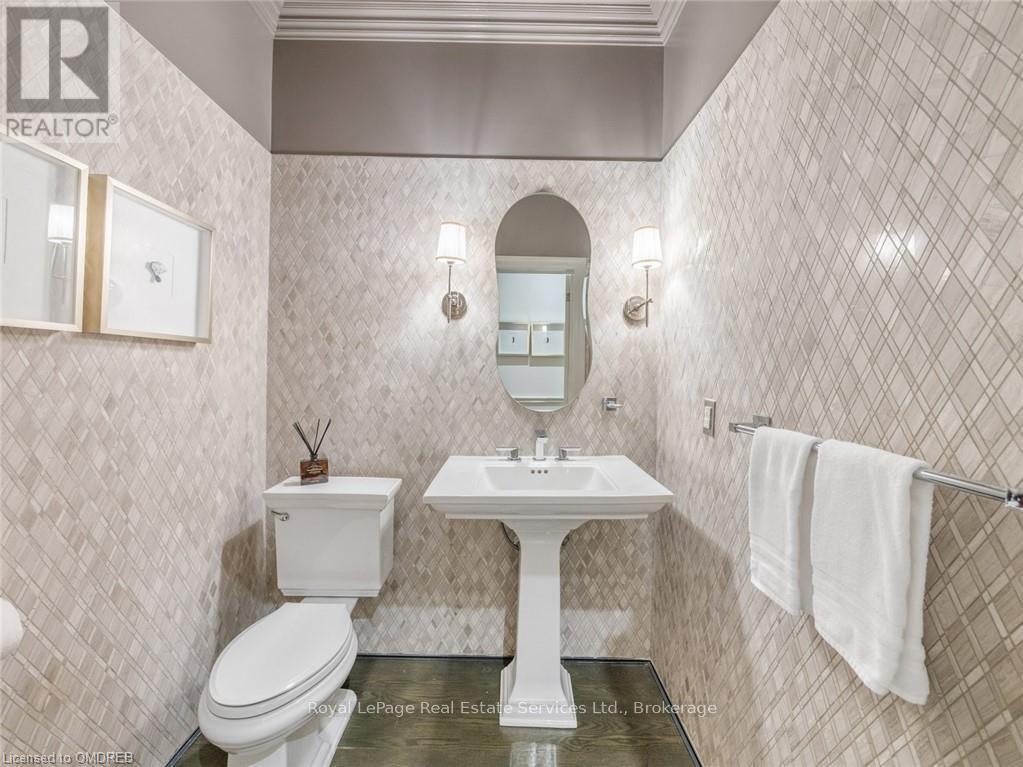 235 Lakewood Drive, Oakville, Ontario  L6K 1B3 - Photo 17 - W10404191