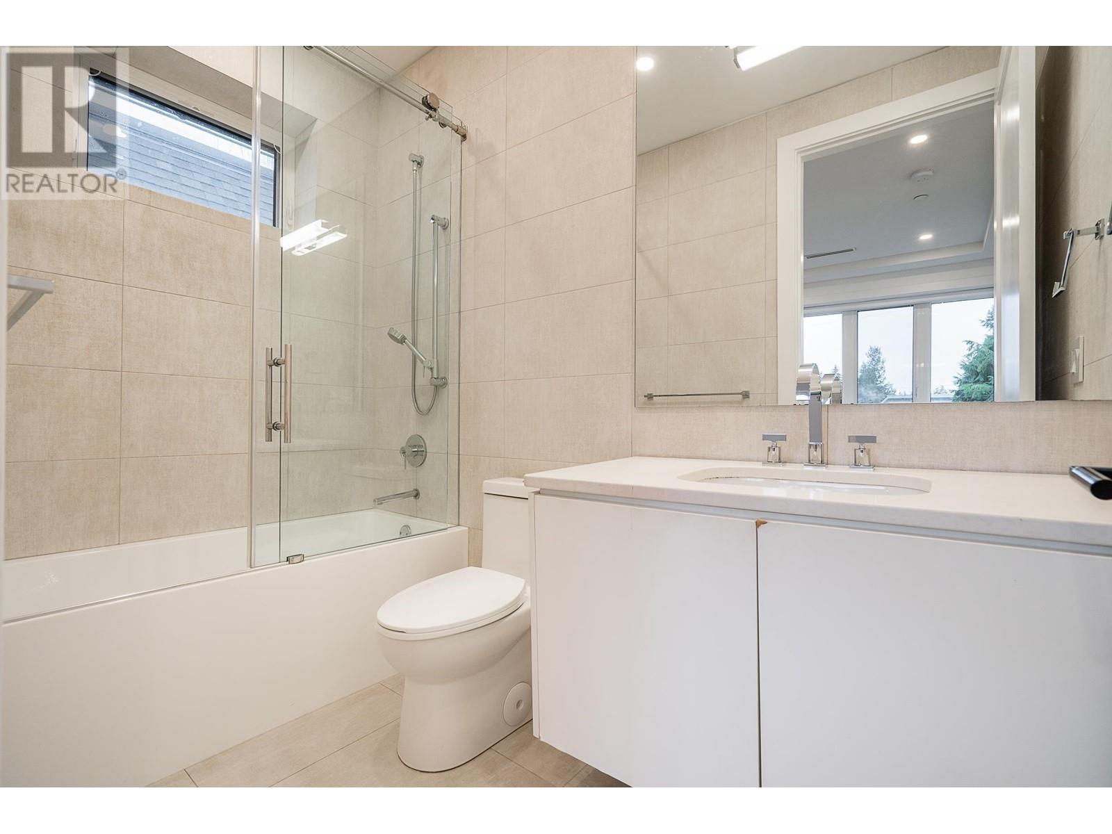 Listing Picture 23 of 40 : 6072 CROWN STREET, Vancouver / 溫哥華 - 魯藝地產 Yvonne Lu Group - MLS Medallion Club Member