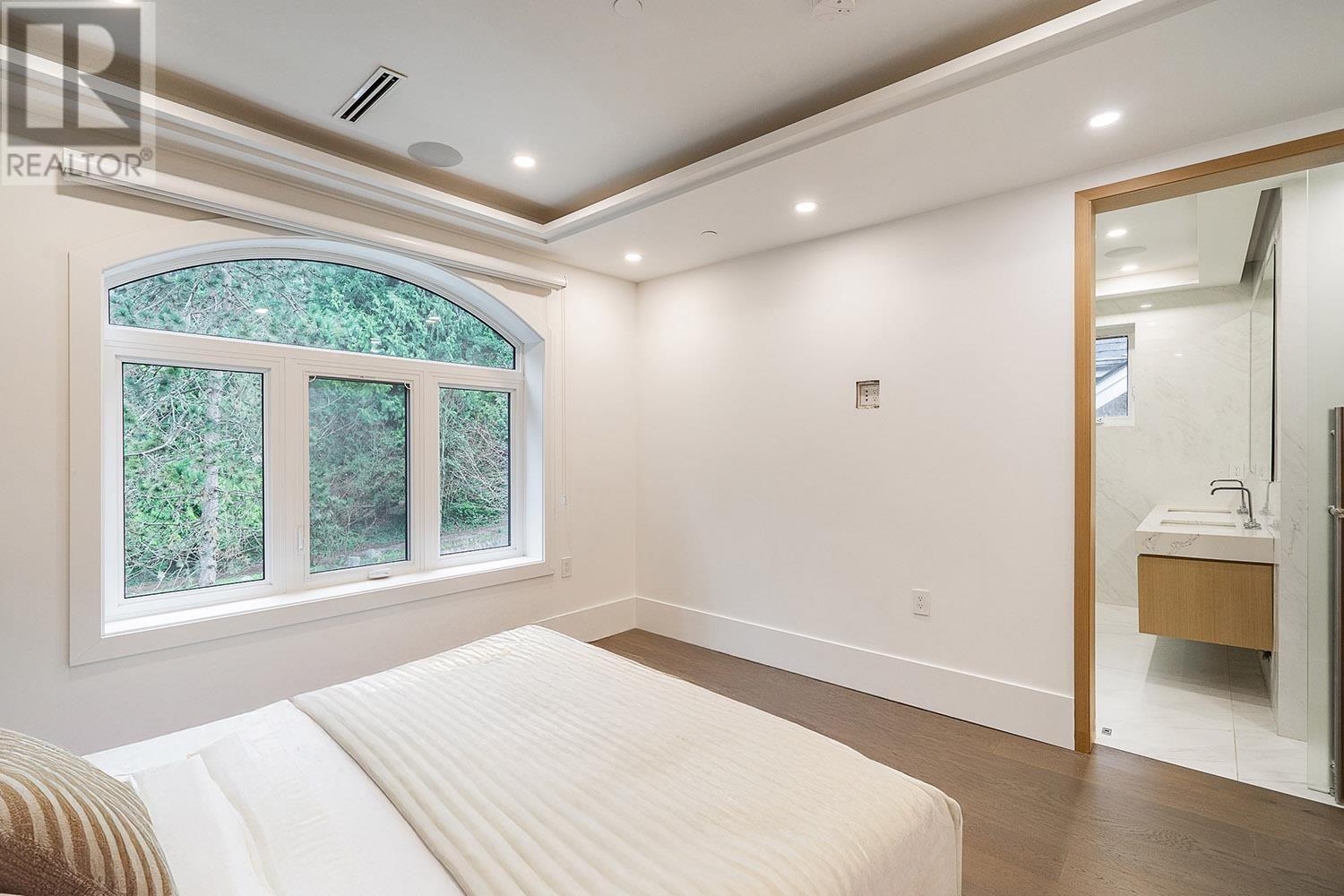 Listing Picture 16 of 40 : 6072 CROWN STREET, Vancouver / 溫哥華 - 魯藝地產 Yvonne Lu Group - MLS Medallion Club Member