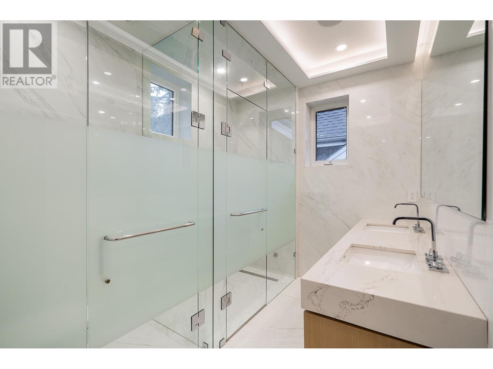 Listing Picture 18 of 40 : 6072 CROWN STREET, Vancouver / 溫哥華 - 魯藝地產 Yvonne Lu Group - MLS Medallion Club Member