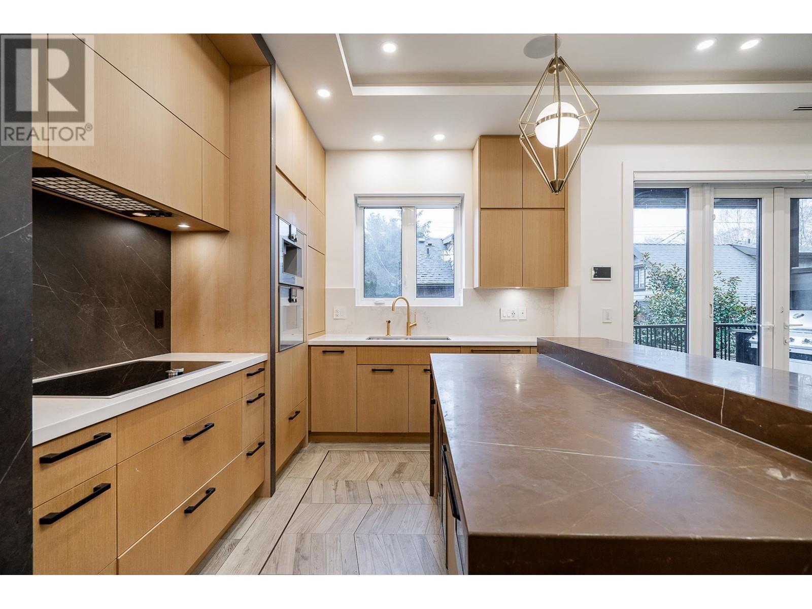 Listing Picture 10 of 40 : 6072 CROWN STREET, Vancouver / 溫哥華 - 魯藝地產 Yvonne Lu Group - MLS Medallion Club Member