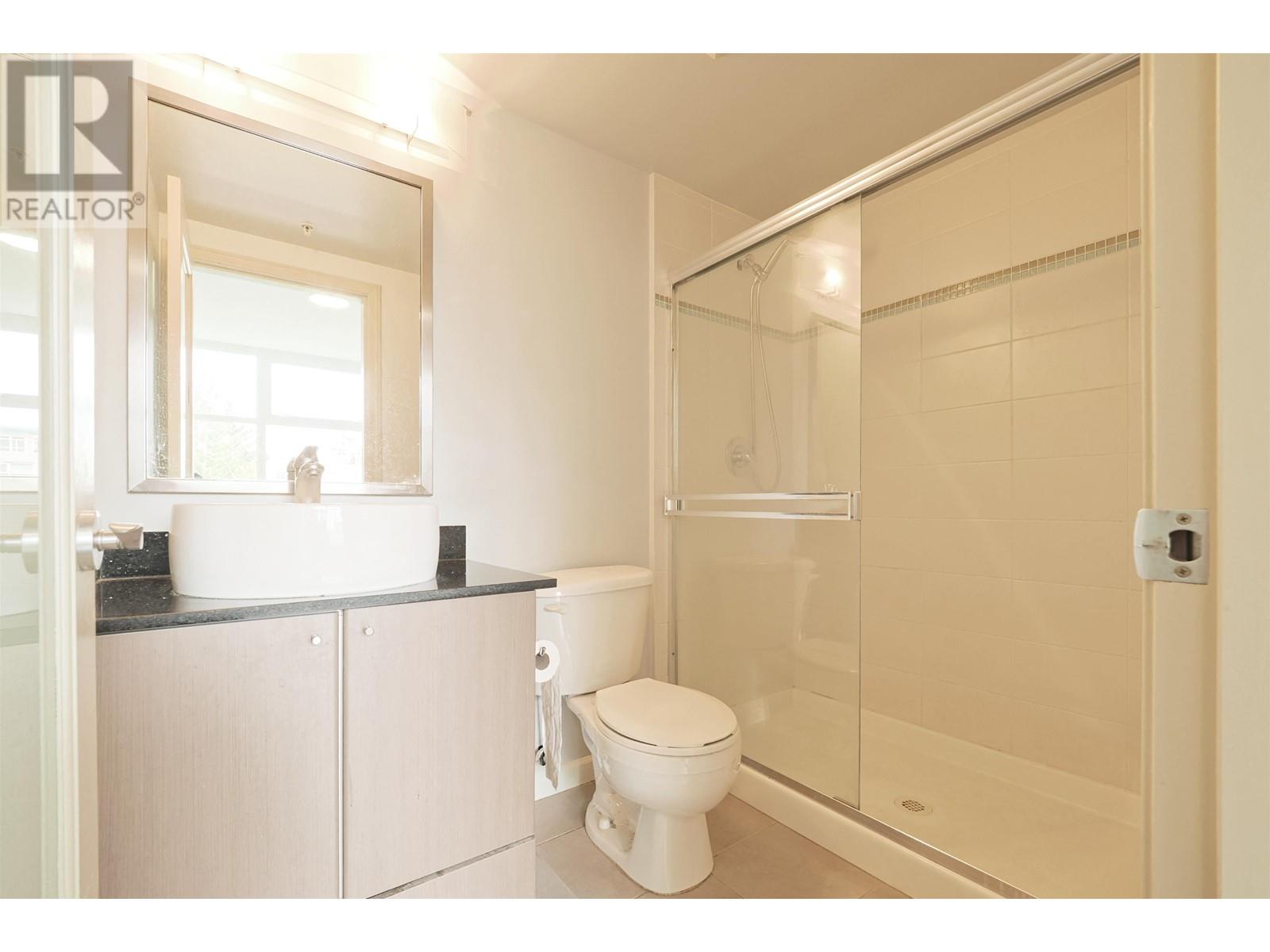 Listing Picture 4 of 14 : 707 9262 UNIVERSITY CRESCENT, Burnaby / 本拿比 - 魯藝地產 Yvonne Lu Group - MLS Medallion Club Member