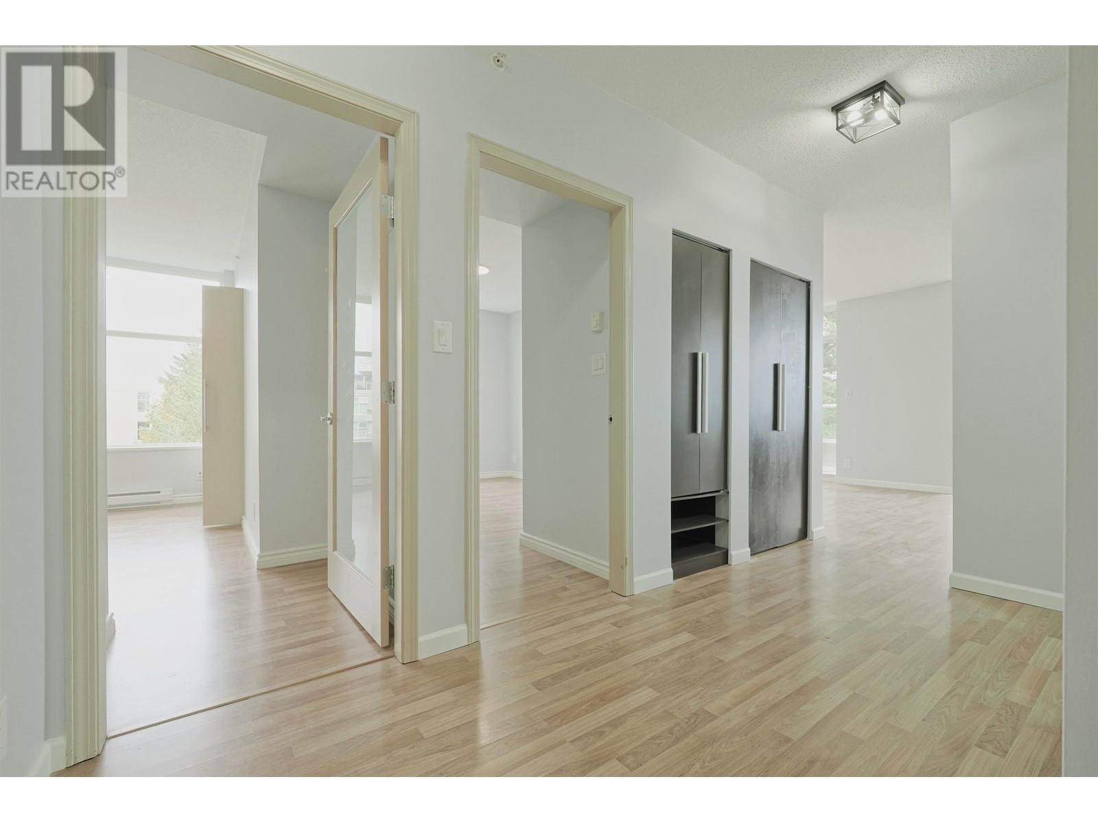 Listing Picture 2 of 14 : 707 9262 UNIVERSITY CRESCENT, Burnaby / 本拿比 - 魯藝地產 Yvonne Lu Group - MLS Medallion Club Member