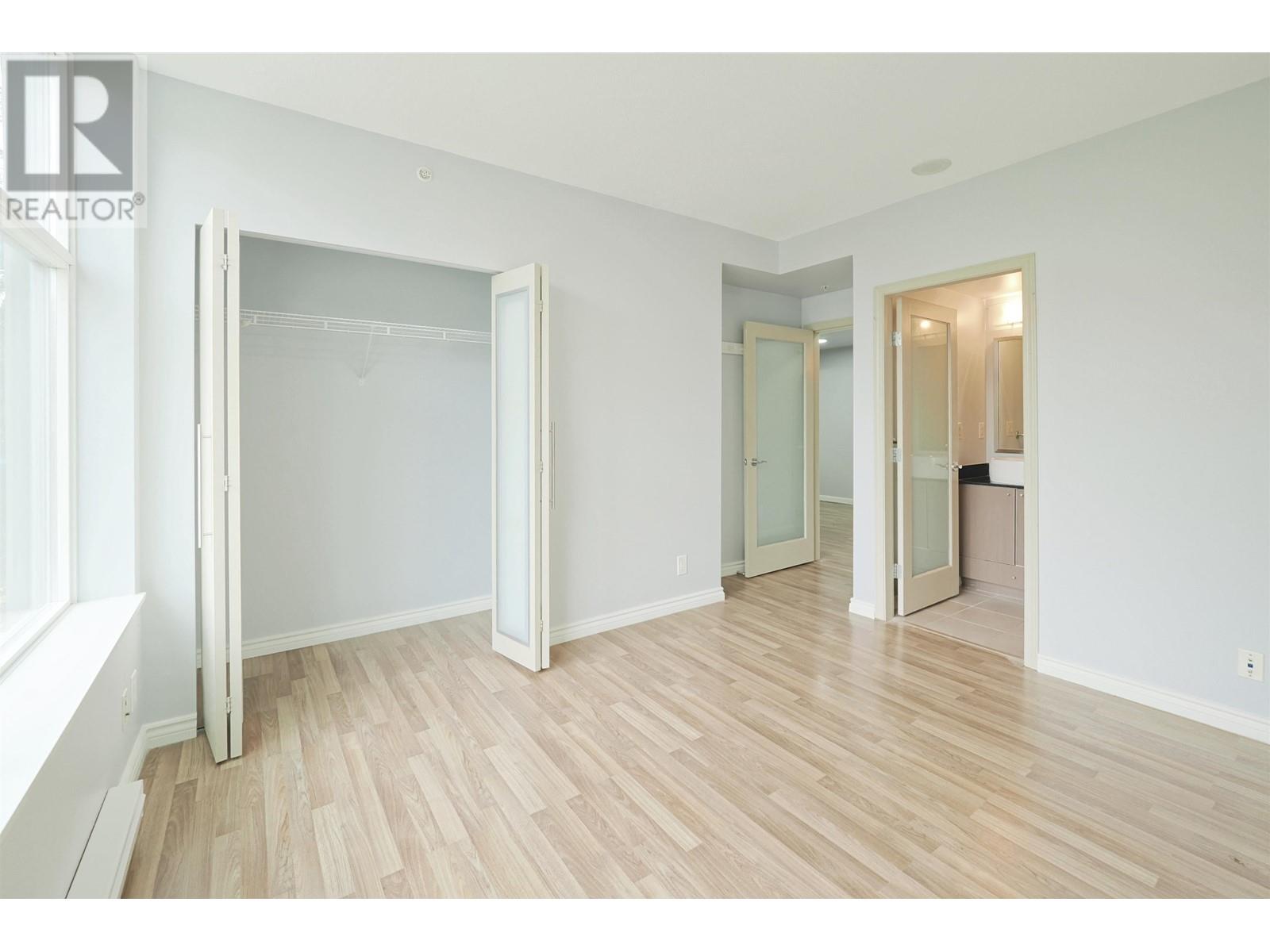 Listing Picture 3 of 14 : 707 9262 UNIVERSITY CRESCENT, Burnaby / 本拿比 - 魯藝地產 Yvonne Lu Group - MLS Medallion Club Member