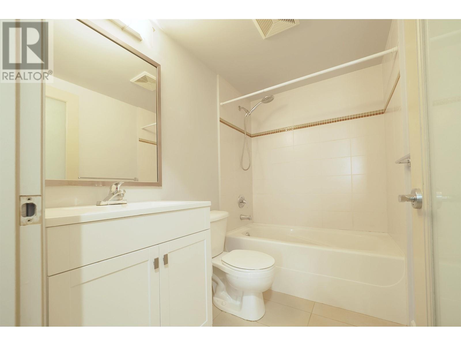 Listing Picture 5 of 14 : 707 9262 UNIVERSITY CRESCENT, Burnaby / 本拿比 - 魯藝地產 Yvonne Lu Group - MLS Medallion Club Member