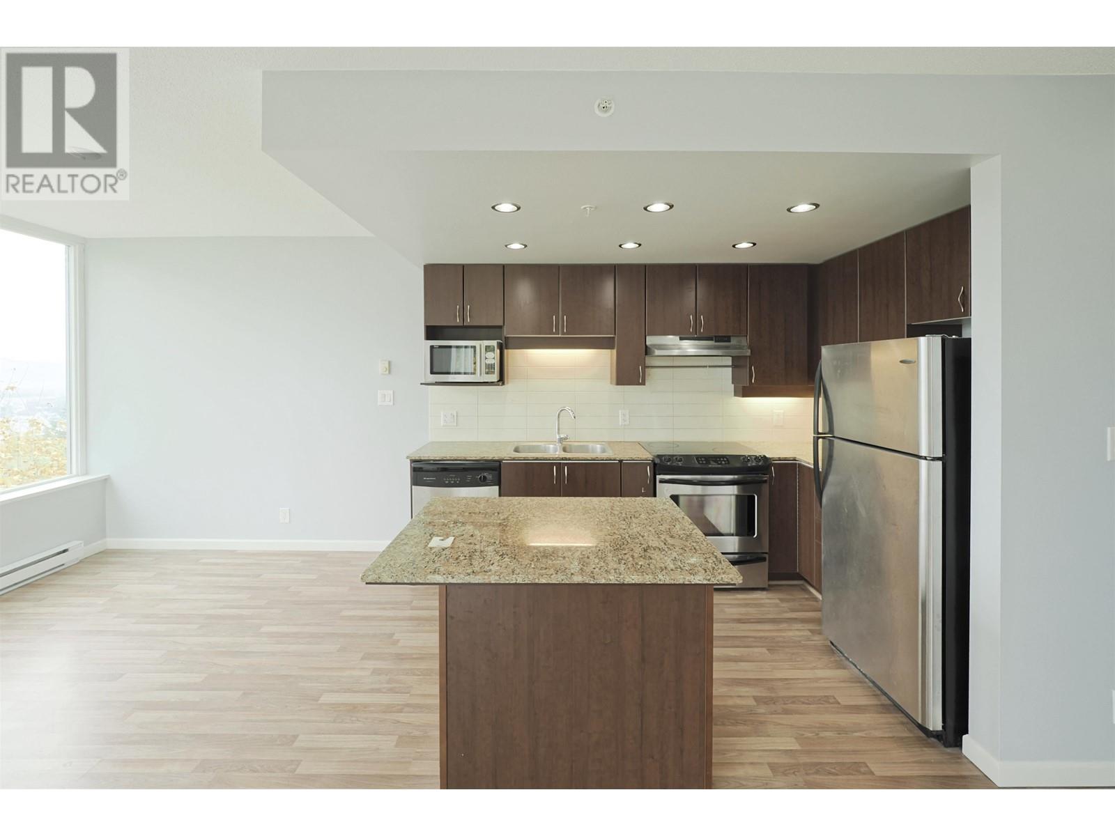 Listing Picture 10 of 14 : 707 9262 UNIVERSITY CRESCENT, Burnaby / 本拿比 - 魯藝地產 Yvonne Lu Group - MLS Medallion Club Member