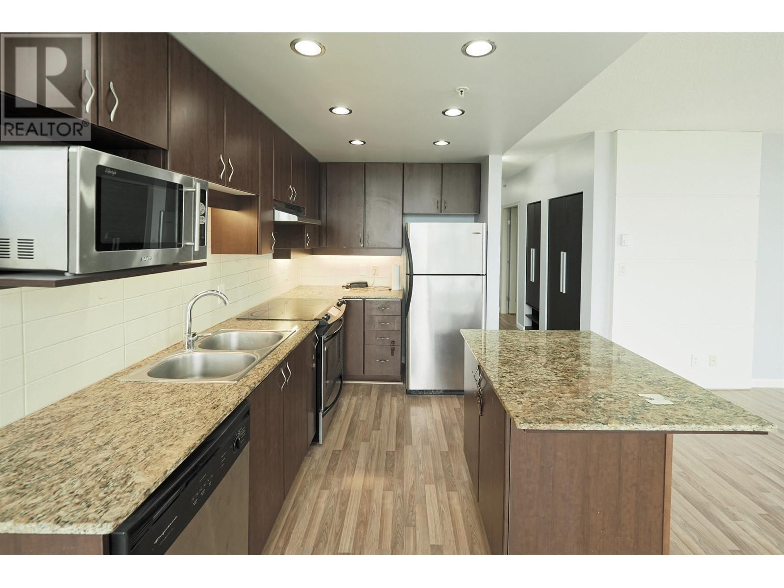 Listing Picture 13 of 14 : 707 9262 UNIVERSITY CRESCENT, Burnaby / 本拿比 - 魯藝地產 Yvonne Lu Group - MLS Medallion Club Member