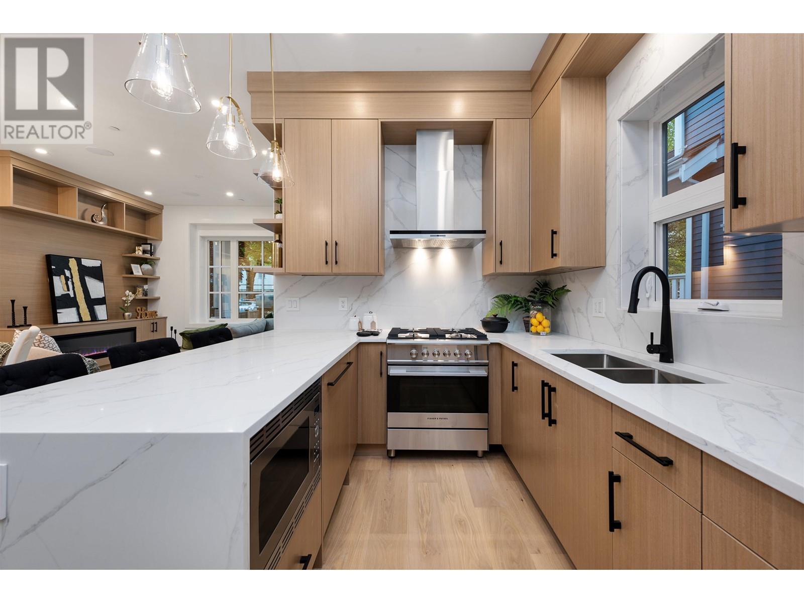 Listing Picture 10 of 40 : 1 1166 E 11TH AVENUE, Vancouver / 溫哥華 - 魯藝地產 Yvonne Lu Group - MLS Medallion Club Member