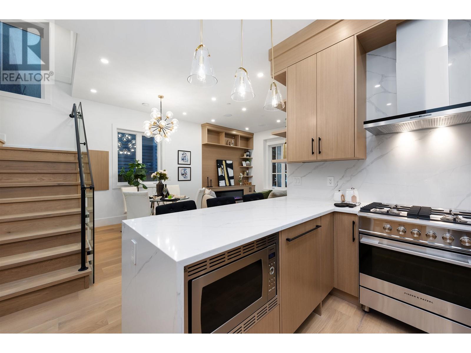 Listing Picture 11 of 40 : 1 1166 E 11TH AVENUE, Vancouver / 溫哥華 - 魯藝地產 Yvonne Lu Group - MLS Medallion Club Member