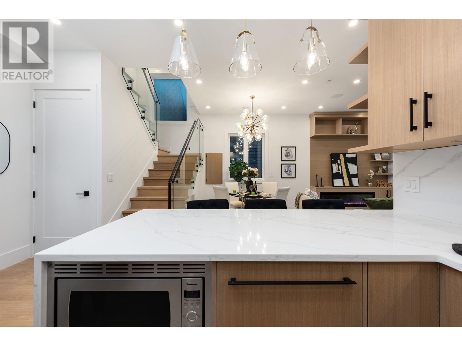 Listing Picture 12 of 40 : 1 1166 E 11TH AVENUE, Vancouver / 溫哥華 - 魯藝地產 Yvonne Lu Group - MLS Medallion Club Member