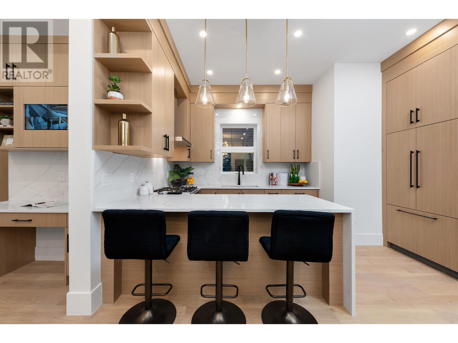 Listing Picture 13 of 40 : 1 1166 E 11TH AVENUE, Vancouver / 溫哥華 - 魯藝地產 Yvonne Lu Group - MLS Medallion Club Member