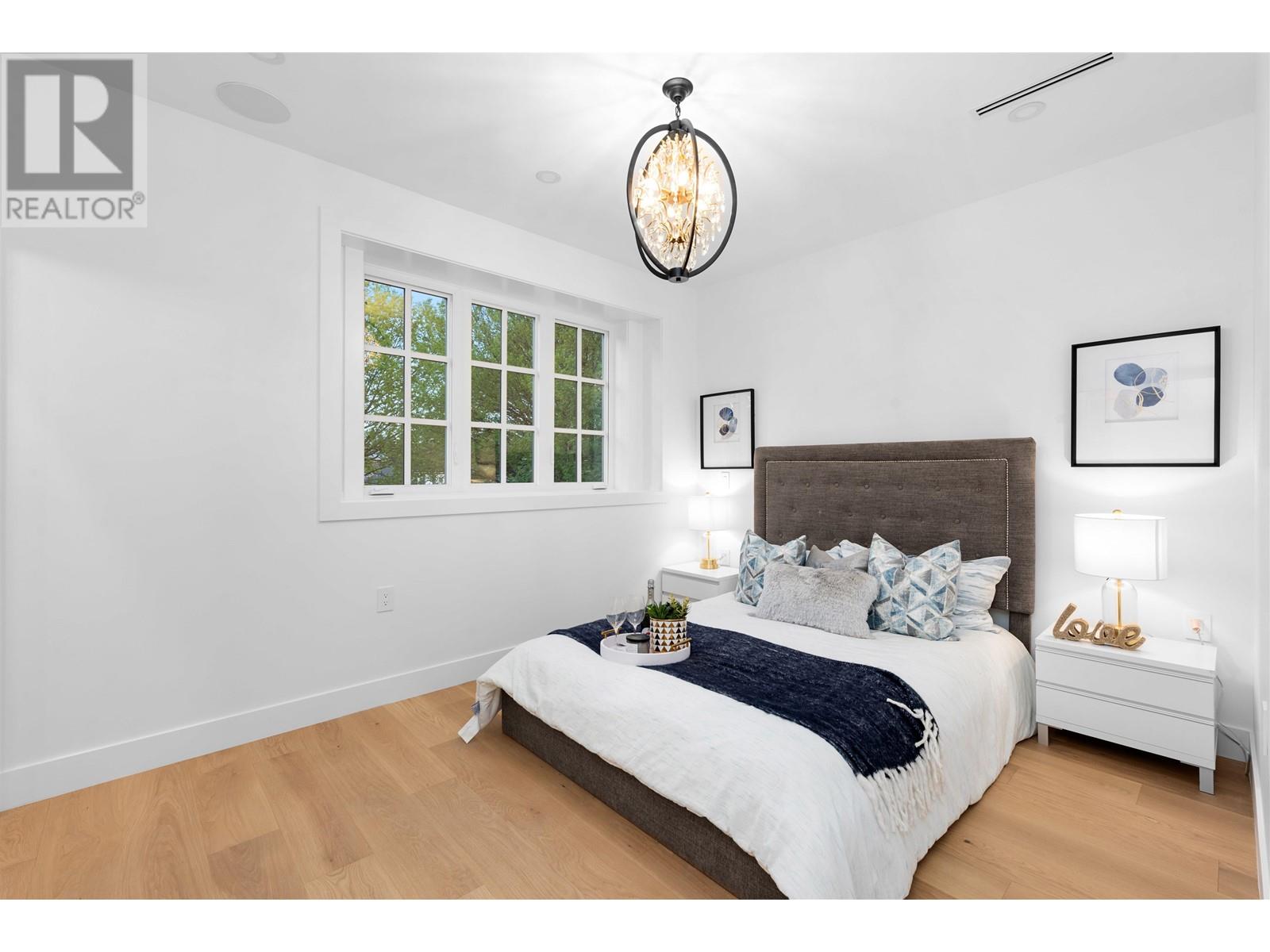 Listing Picture 14 of 40 : 1 1166 E 11TH AVENUE, Vancouver / 溫哥華 - 魯藝地產 Yvonne Lu Group - MLS Medallion Club Member