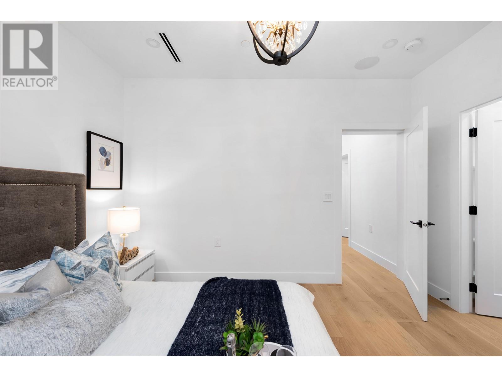 Listing Picture 16 of 40 : 1 1166 E 11TH AVENUE, Vancouver / 溫哥華 - 魯藝地產 Yvonne Lu Group - MLS Medallion Club Member