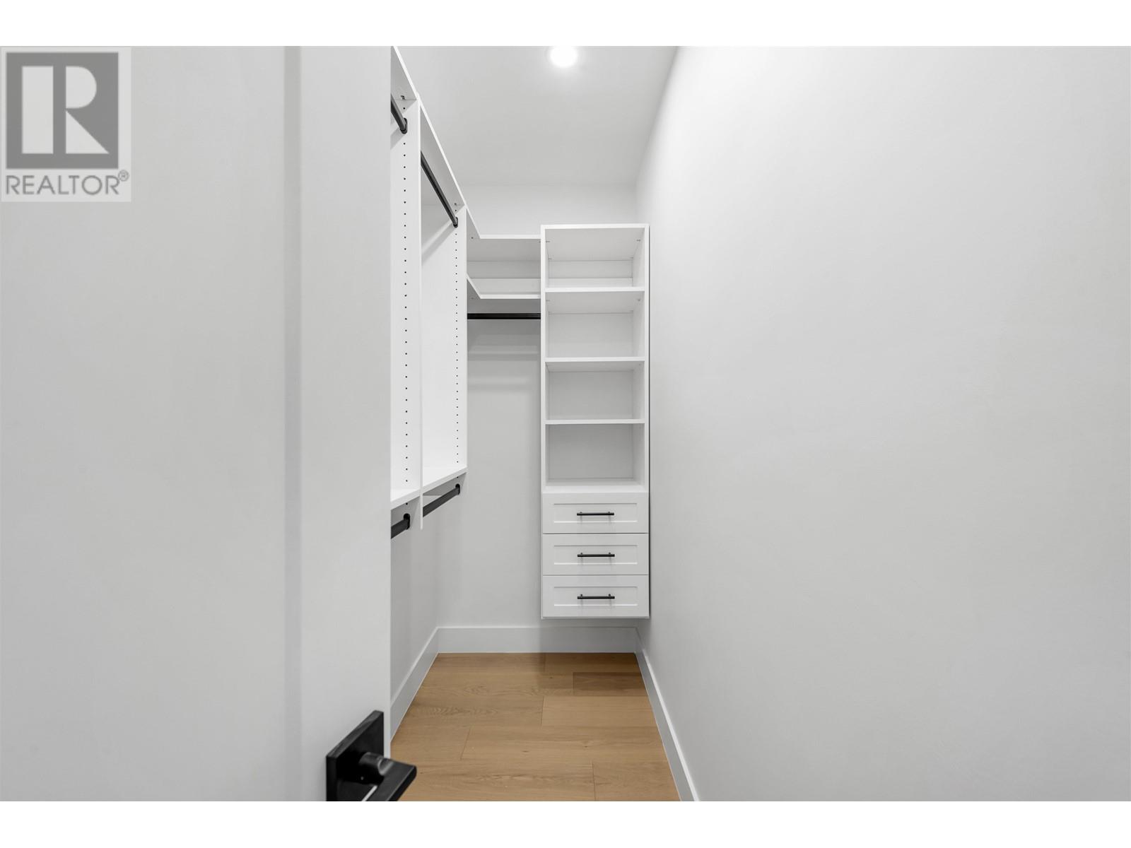 Listing Picture 18 of 40 : 1 1166 E 11TH AVENUE, Vancouver / 溫哥華 - 魯藝地產 Yvonne Lu Group - MLS Medallion Club Member