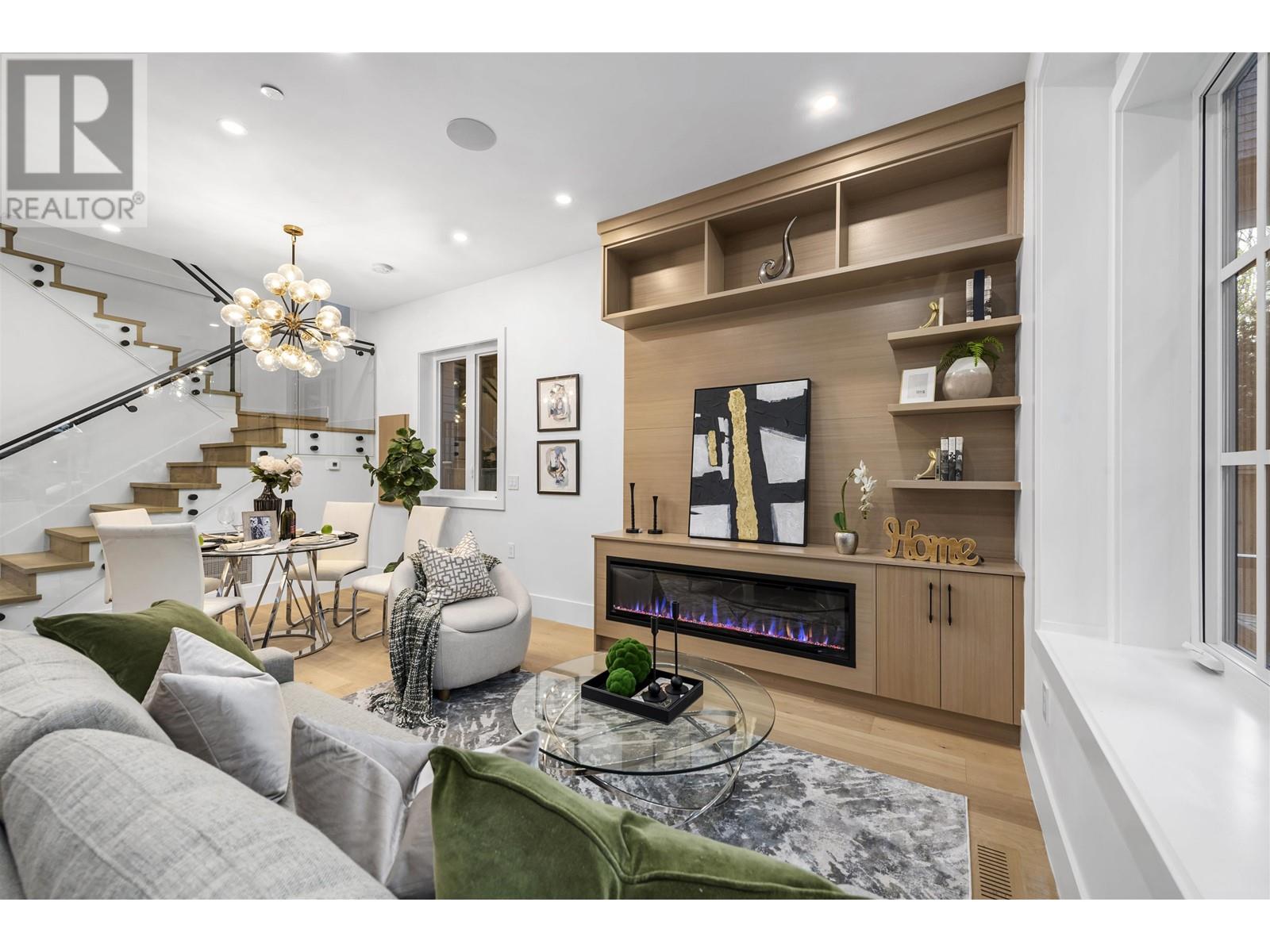 Listing Picture 2 of 40 : 1 1166 E 11TH AVENUE, Vancouver / 溫哥華 - 魯藝地產 Yvonne Lu Group - MLS Medallion Club Member