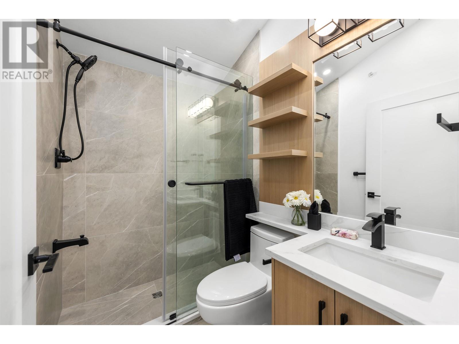 Listing Picture 24 of 40 : 1 1166 E 11TH AVENUE, Vancouver / 溫哥華 - 魯藝地產 Yvonne Lu Group - MLS Medallion Club Member