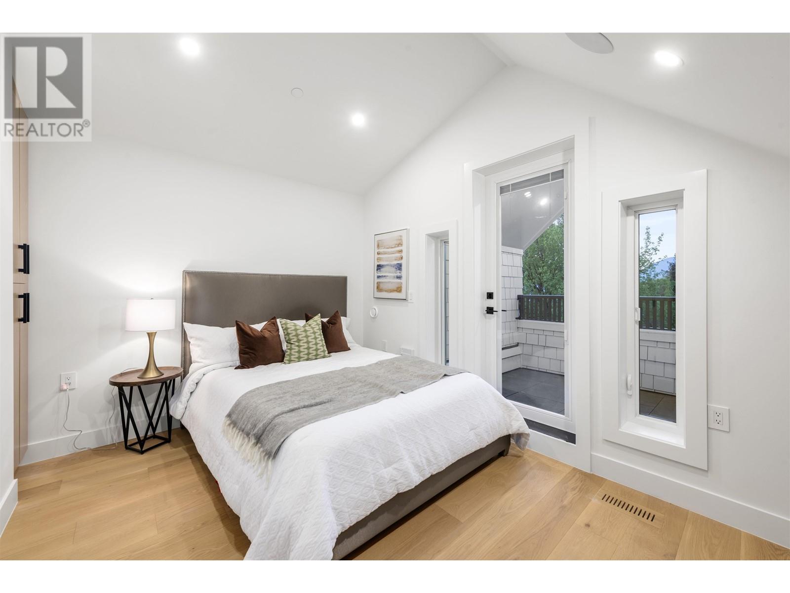 Listing Picture 26 of 40 : 1 1166 E 11TH AVENUE, Vancouver / 溫哥華 - 魯藝地產 Yvonne Lu Group - MLS Medallion Club Member