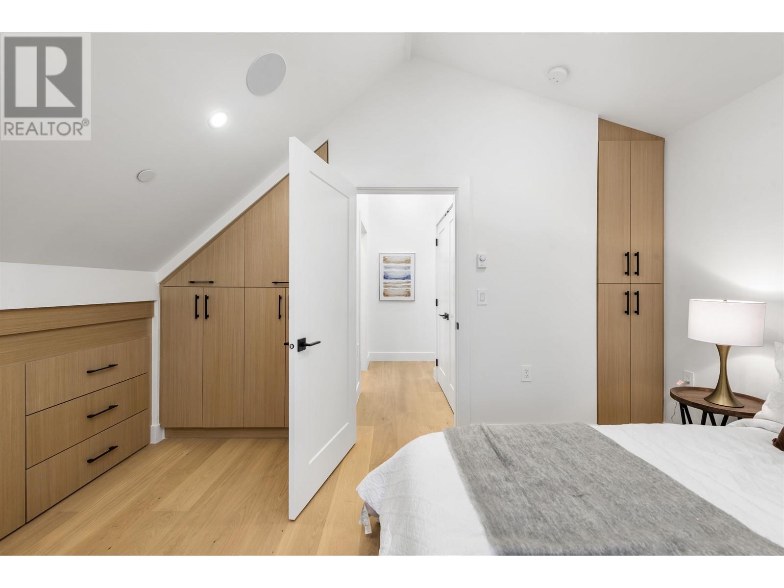 Listing Picture 27 of 40 : 1 1166 E 11TH AVENUE, Vancouver / 溫哥華 - 魯藝地產 Yvonne Lu Group - MLS Medallion Club Member