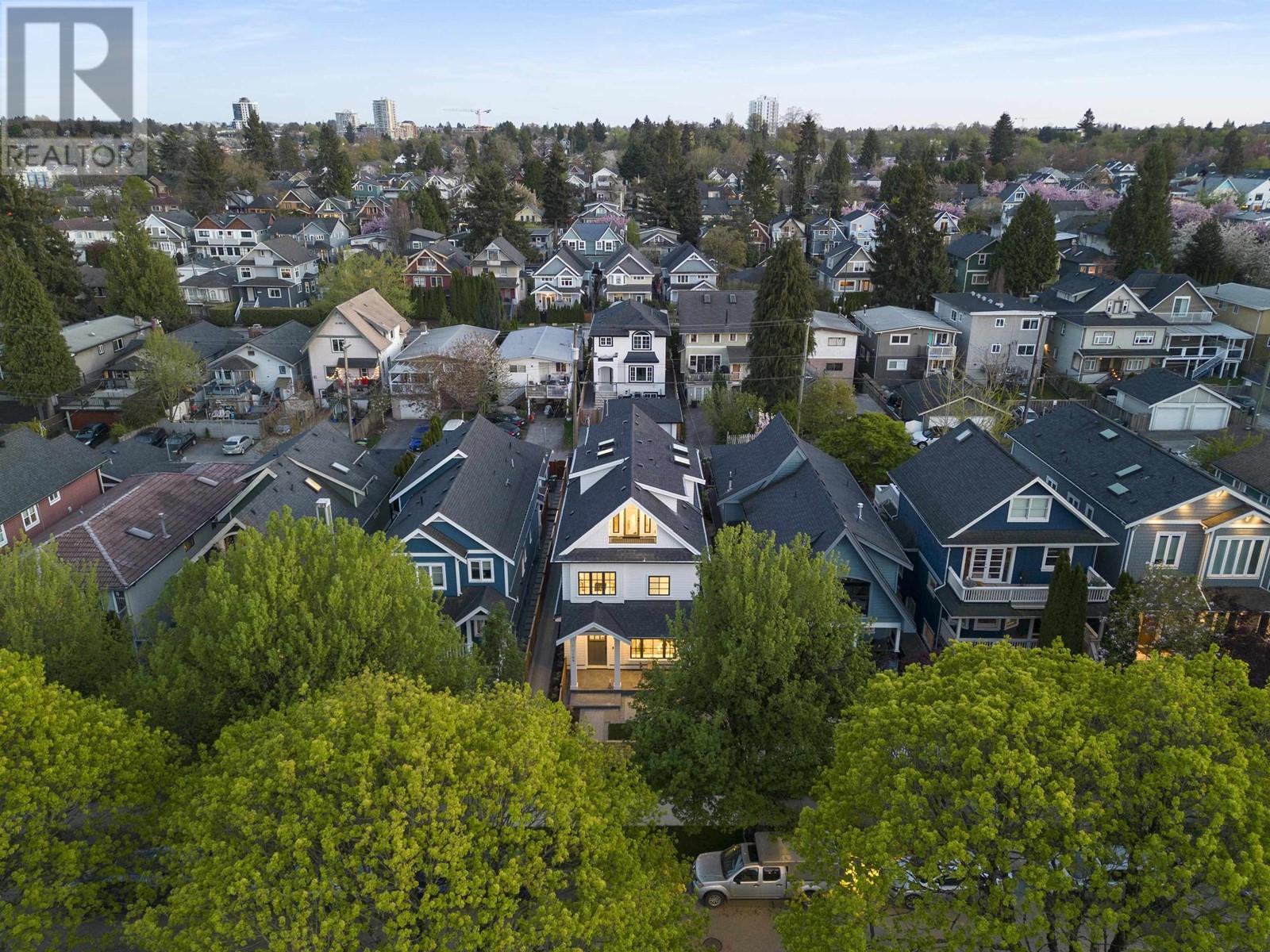 Listing Picture 39 of 40 : 1 1166 E 11TH AVENUE, Vancouver / 溫哥華 - 魯藝地產 Yvonne Lu Group - MLS Medallion Club Member