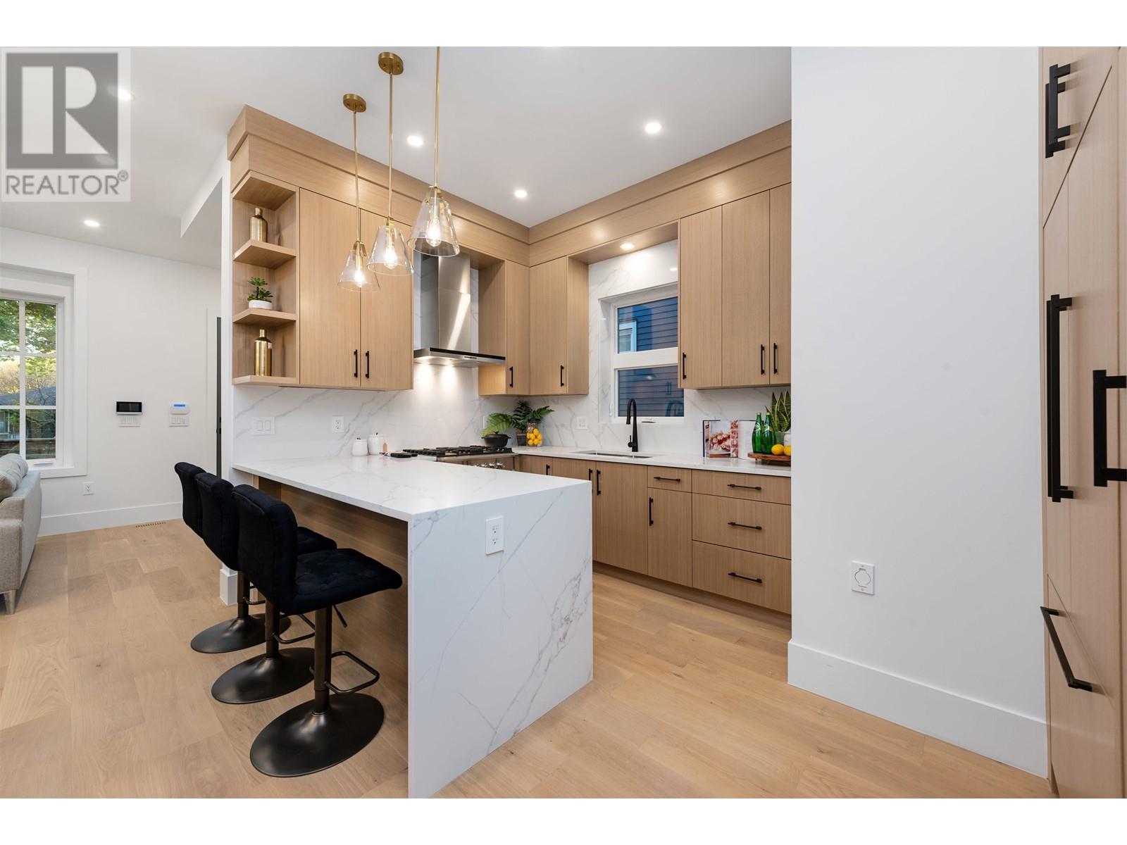 Listing Picture 9 of 40 : 1 1166 E 11TH AVENUE, Vancouver / 溫哥華 - 魯藝地產 Yvonne Lu Group - MLS Medallion Club Member