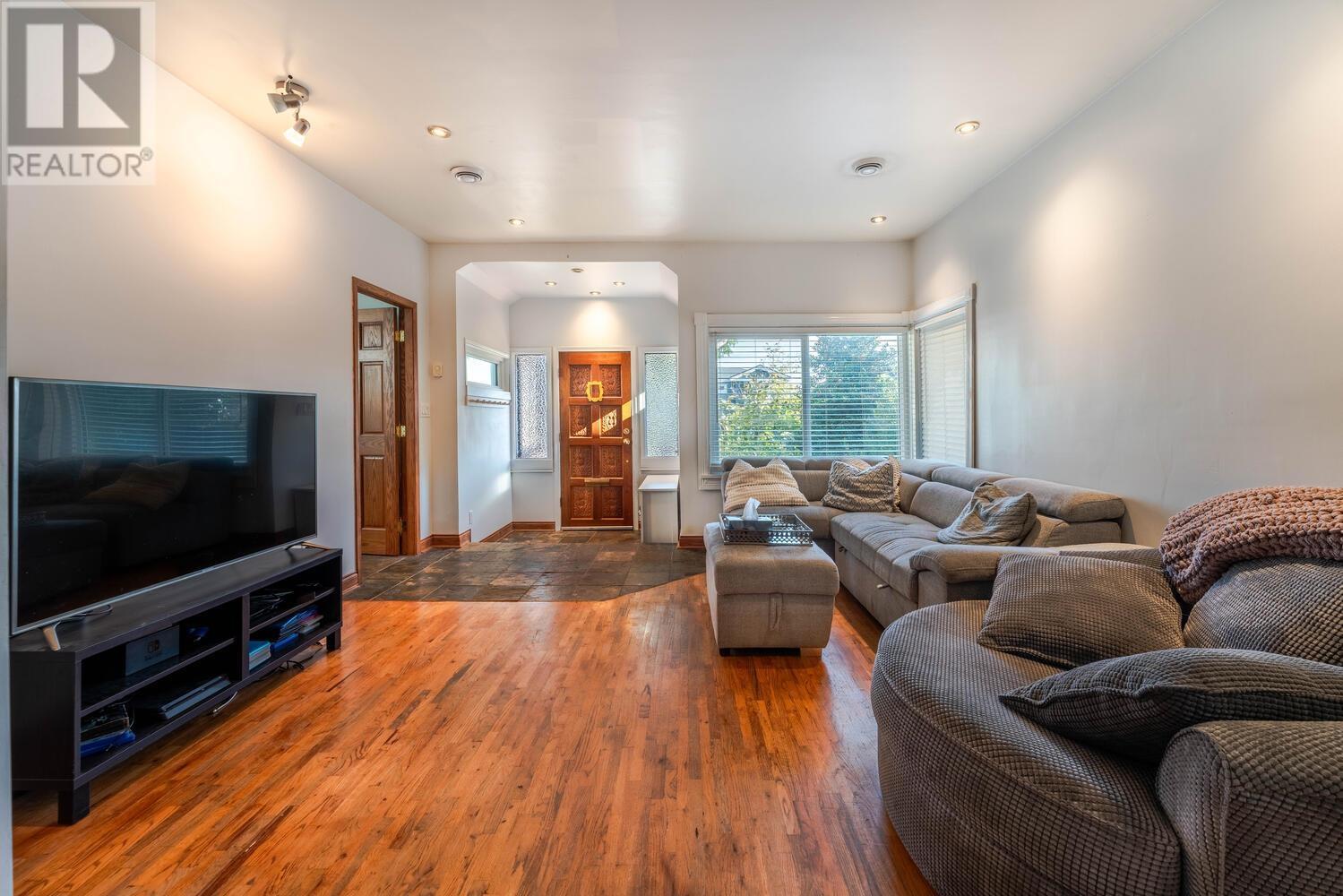 824 Scott Street, New Westminster, British Columbia  V3L 4T8 - Photo 3 - R2952344