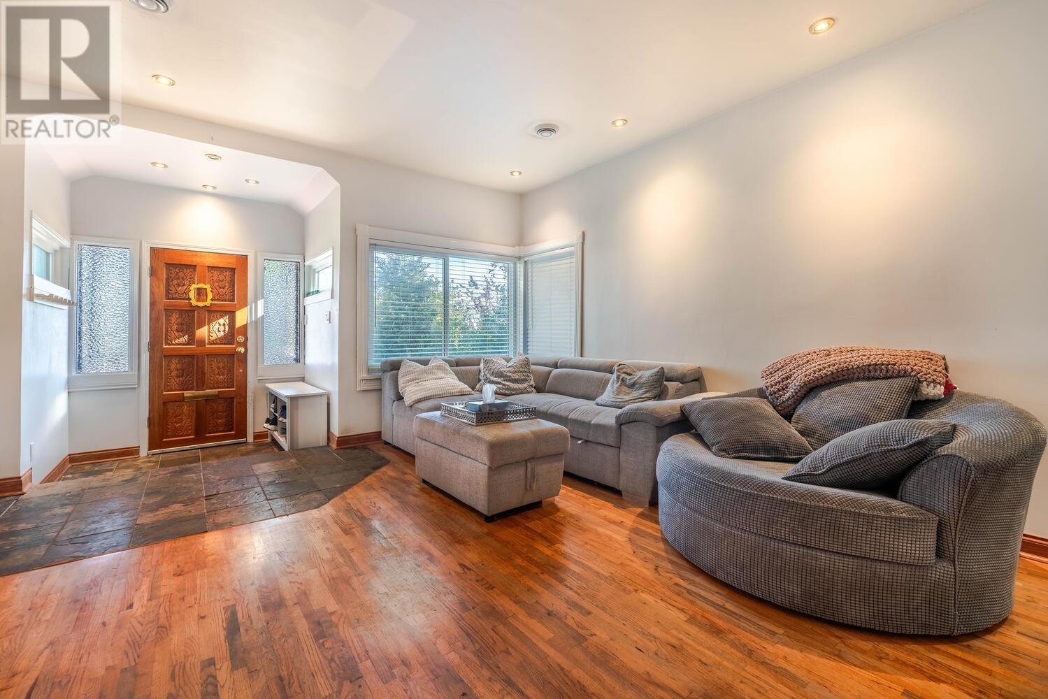 824 Scott Street, New Westminster, British Columbia  V3L 4T8 - Photo 4 - R2952344