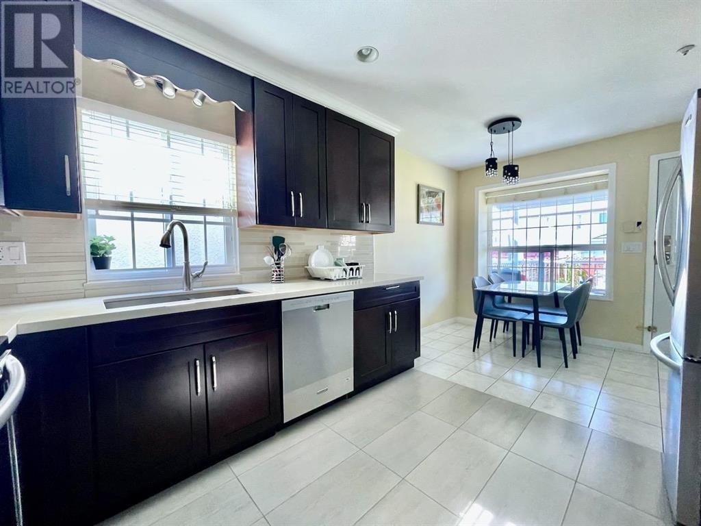 Listing Picture 8 of 31 : 3451 E 45TH AVENUE, Vancouver / 溫哥華 - 魯藝地產 Yvonne Lu Group - MLS Medallion Club Member