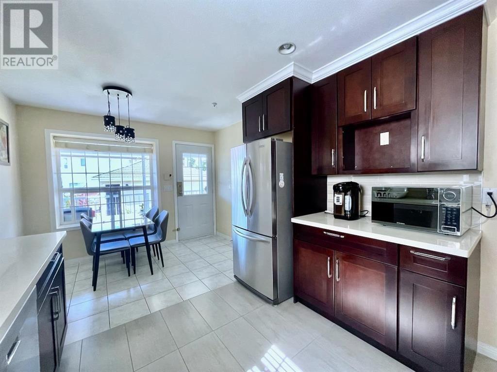 Listing Picture 9 of 31 : 3451 E 45TH AVENUE, Vancouver / 溫哥華 - 魯藝地產 Yvonne Lu Group - MLS Medallion Club Member