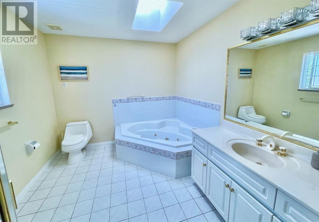 Listing Picture 16 of 31 : 3451 E 45TH AVENUE, Vancouver / 溫哥華 - 魯藝地產 Yvonne Lu Group - MLS Medallion Club Member