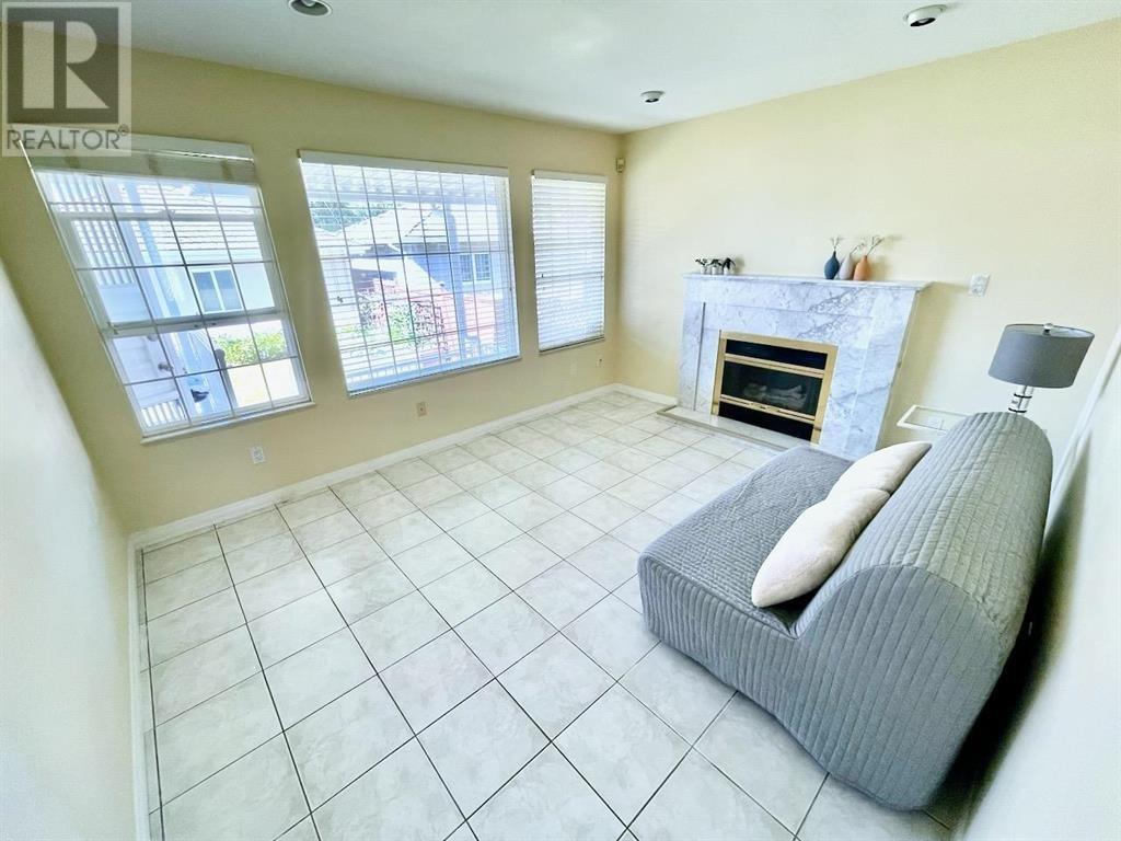 Listing Picture 13 of 31 : 3451 E 45TH AVENUE, Vancouver / 溫哥華 - 魯藝地產 Yvonne Lu Group - MLS Medallion Club Member