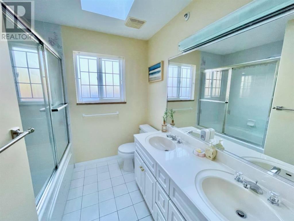 Listing Picture 15 of 31 : 3451 E 45TH AVENUE, Vancouver / 溫哥華 - 魯藝地產 Yvonne Lu Group - MLS Medallion Club Member