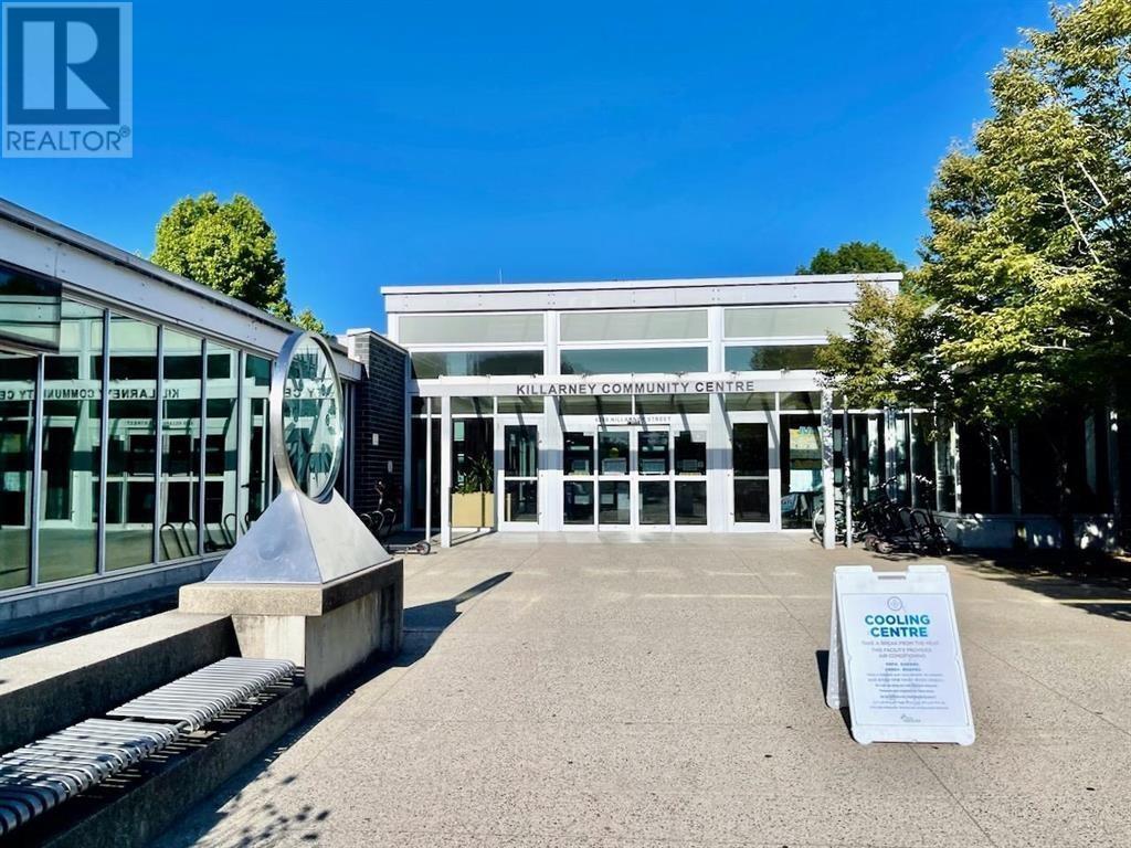 Listing Picture 28 of 31 : 3451 E 45TH AVENUE, Vancouver / 溫哥華 - 魯藝地產 Yvonne Lu Group - MLS Medallion Club Member