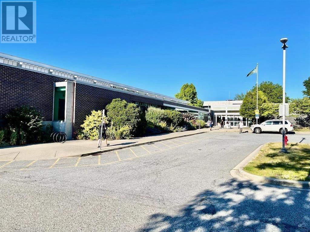 Listing Picture 27 of 31 : 3451 E 45TH AVENUE, Vancouver / 溫哥華 - 魯藝地產 Yvonne Lu Group - MLS Medallion Club Member