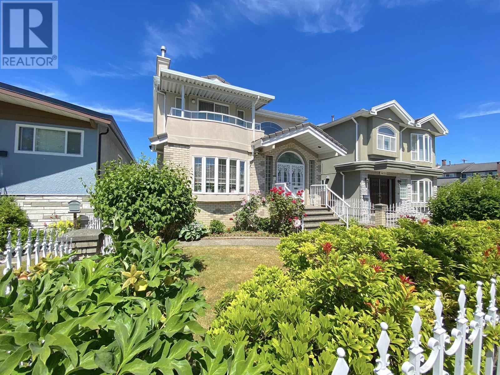 Listing Picture 5 of 31 : 3451 E 45TH AVENUE, Vancouver / 溫哥華 - 魯藝地產 Yvonne Lu Group - MLS Medallion Club Member