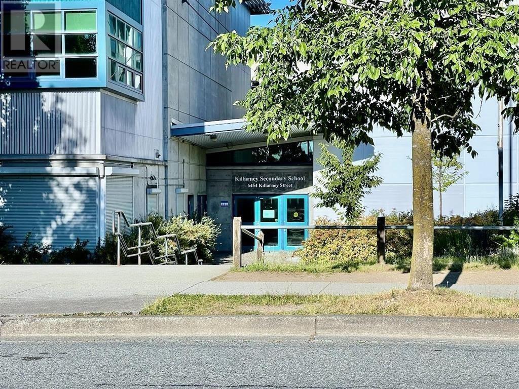 Listing Picture 29 of 31 : 3451 E 45TH AVENUE, Vancouver / 溫哥華 - 魯藝地產 Yvonne Lu Group - MLS Medallion Club Member