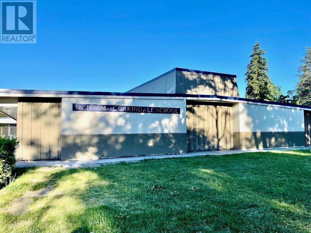 Listing Picture 31 of 31 : 3451 E 45TH AVENUE, Vancouver / 溫哥華 - 魯藝地產 Yvonne Lu Group - MLS Medallion Club Member