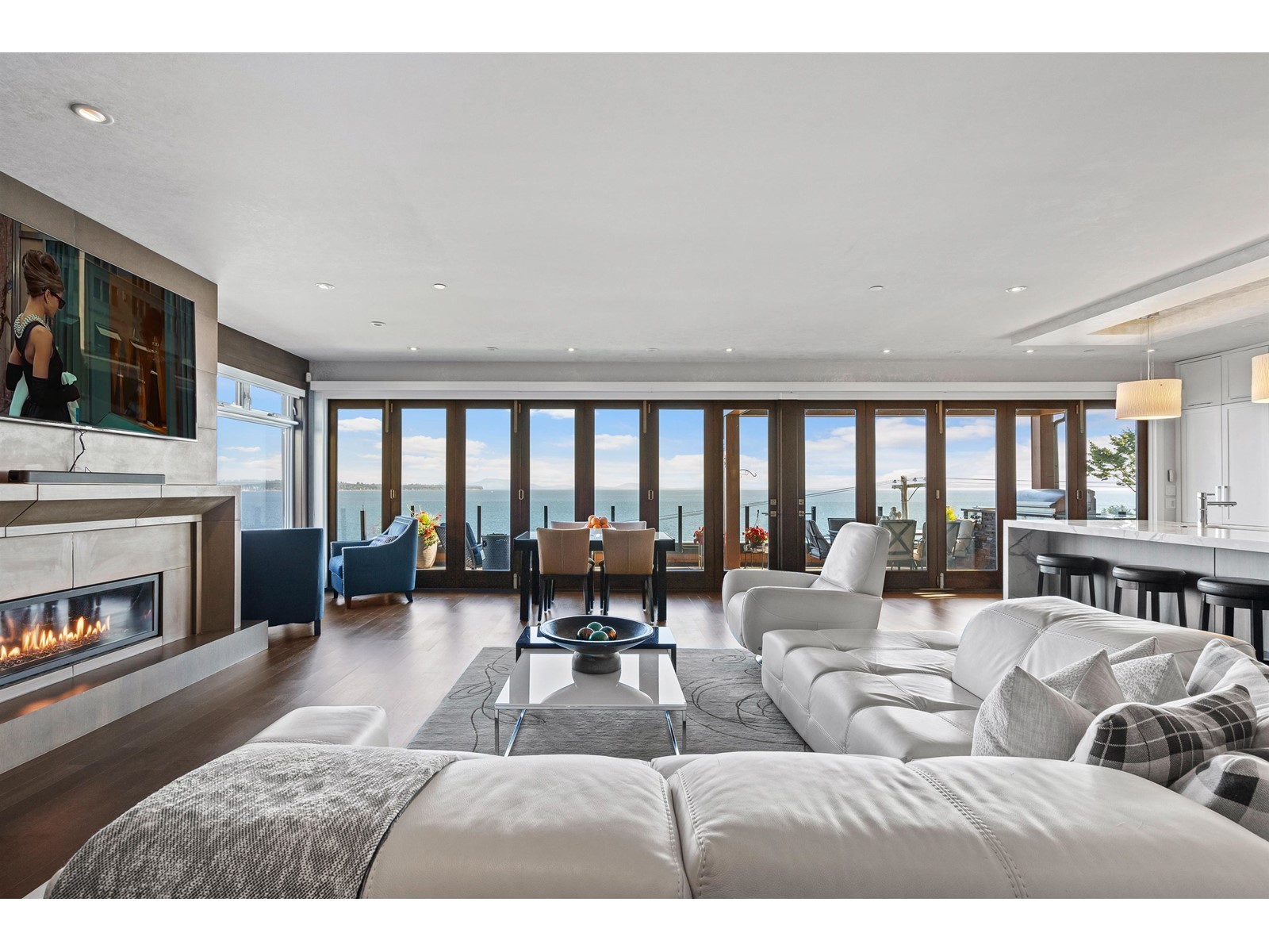 Property at 14495 MARINE DRIVE image 3