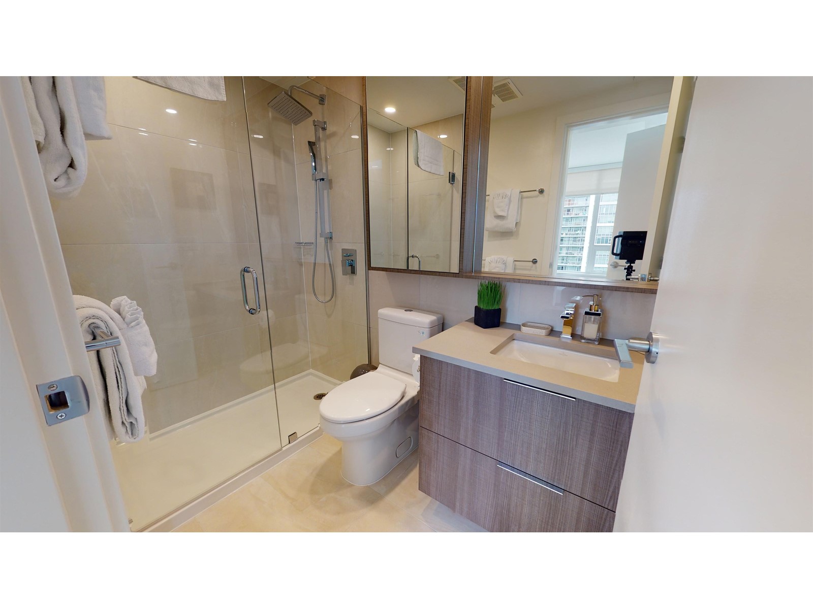2405 13318 104th Avenue, Surrey, British Columbia  V3T 0R2 - Photo 8 - R2952357