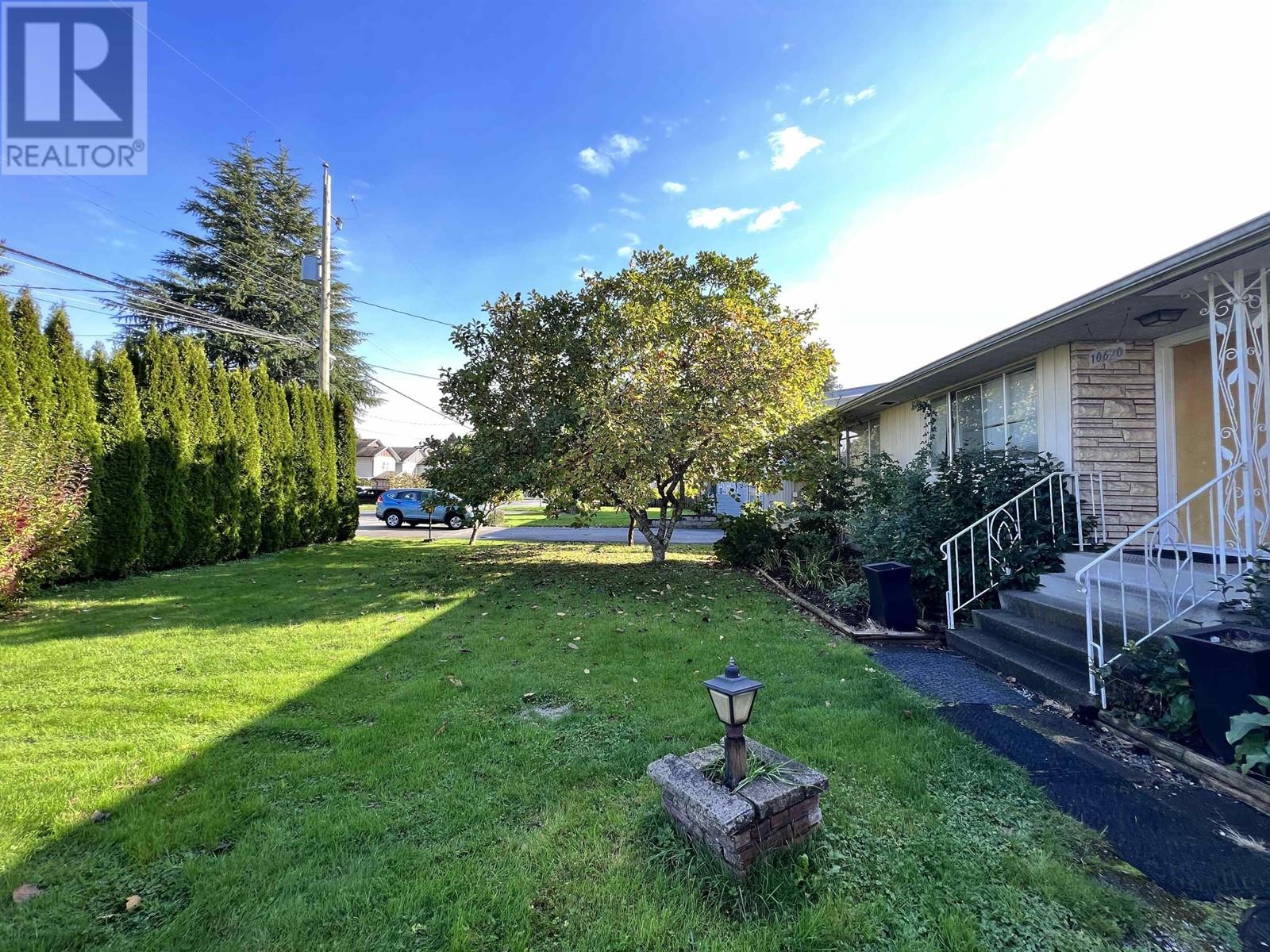 Listing Picture 18 of 23 : 10620 FINLAYSON DRIVE, Richmond / 烈治文 - 魯藝地產 Yvonne Lu Group - MLS Medallion Club Member